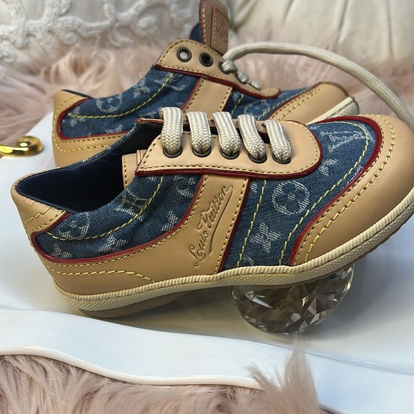LOUIS VUITTON DENIM SNEAKER - Picture 2 of 13